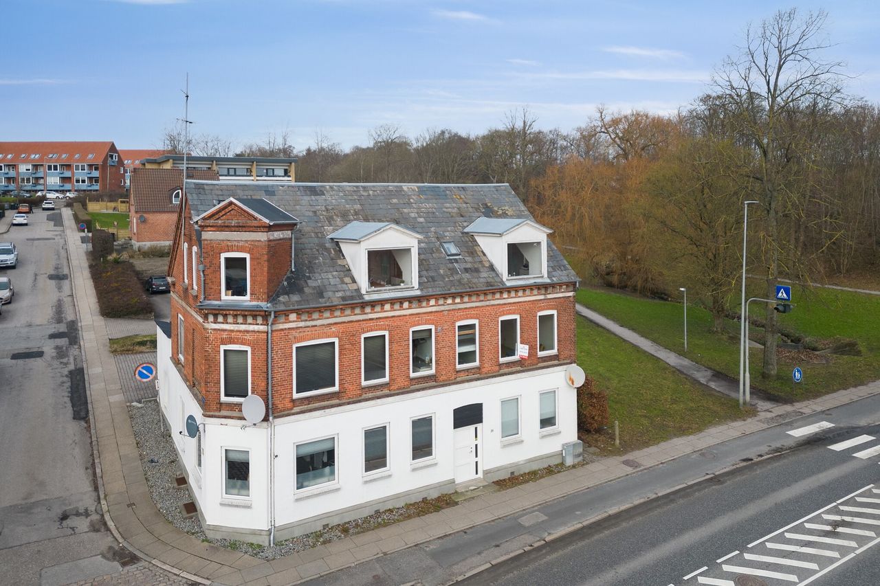 image 01